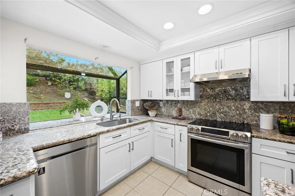 1301 Glenthorpe Dr, Walnut, California 91789 home-pic-17